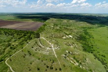 Меловые и песчаные горы у реки Глубокой в Каменском районе и находки зубов древних акул