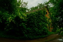 Золотая экономия Лакиеров и замок на берегу Таганрогского залива.