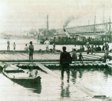 пароход с наклоняемой трубой