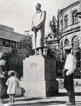 Два памятника Горькому в Ростове-на-Дону