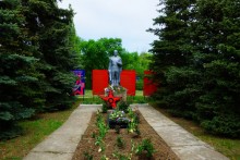 Памятники курсантам РАУ в хуторе Каменный Брод.