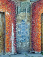 Мозаичный барельеф на Комарова