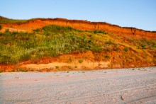 Закат в Семибалках у глиняных обрывов на берегу Азовского моря.