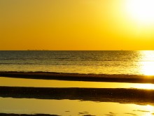 Закат в Семибалках у глиняных обрывов на берегу Азовского моря.