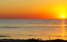 Закат в Семибалках у глиняных обрывов на берегу Азовского моря.