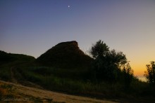 Закат в Семибалках у глиняных обрывов на берегу Азовского моря.