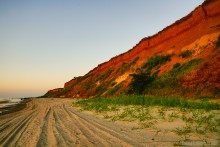 Закат в Семибалках у глиняных обрывов на берегу Азовского моря.