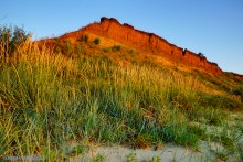 Закат в Семибалках у глиняных обрывов на берегу Азовского моря.