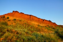 Закат в Семибалках у глиняных обрывов на берегу Азовского моря.