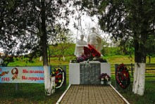 Поход 9-го мая от военно-исторического музея в Аксае до братской могилы в поселке Реконструктор