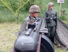 Поход 9-го мая от военно-исторического музея в Аксае до братской могилы в поселке Реконструктор