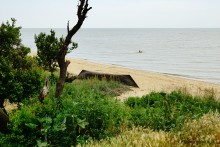 Старый баркас на берегу Таганрогского залива