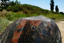 Старый баркас на берегу Таганрогского залива