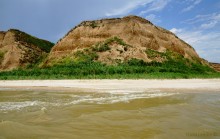 Старый баркас на берегу Таганрогского залива