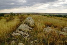 Выходы розового песчаника в долине реки Калитвы