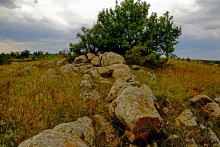 Выходы розового песчаника в долине реки Калитвы