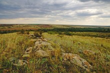 Выходы розового песчаника в долине реки Калитвы