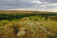 Выходы розового песчаника в долине реки Калитвы