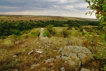 Выходы розового песчаника в долине реки Калитвы
