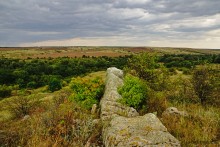 Выходы розового песчаника в долине реки Калитвы