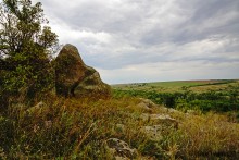 Выходы розового песчаника в долине реки Калитвы