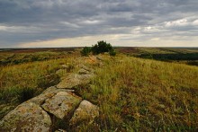 Выходы розового песчаника в долине реки Калитвы