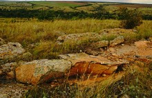 Выходы розового песчаника в долине реки Калитвы