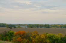 Вид с окраины хутора Чумаковского на крутой поворот Северского Донца у хутора Хрящевского.