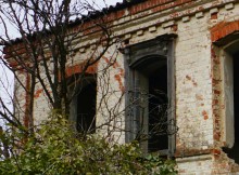 Старый, необычный дом на окраине хутора Чумаковского.