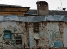 Раковина умывальника в снесённом доме на Серафимовича