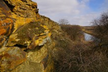 Красные скалы на реке Быстрой