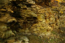 Красные скалы на реке Быстрой