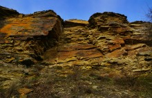 Красные скалы на реке Быстрой