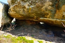 Петроглифы в кварцитовой пещере на Донецком кряже