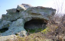 Петроглифы в кварцитовой пещере на Донецком кряже