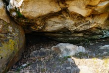 Петроглифы в кварцитовой пещере на Донецком кряже