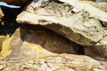 Петроглифы в кварцитовой пещере на Донецком кряже