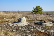 Петроглифы в кварцитовой пещере на Донецком кряже