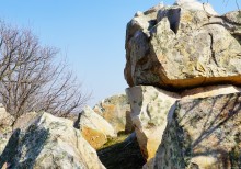 Петроглифы в кварцитовой пещере на Донецком кряже