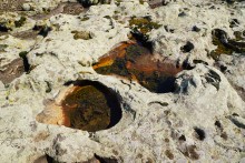 Петроглифы в кварцитовой пещере на Донецком кряже