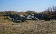 Петроглифы в кварцитовой пещере на Донецком кряже