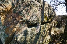 Петроглифы в кварцитовой пещере на Донецком кряже