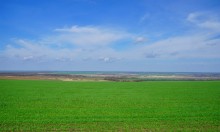 Апрельское путешествие по Тузловским склонам с цветами и облаками.