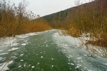 Лёд на реке Кундрючьей под скалами у хутора Дубового