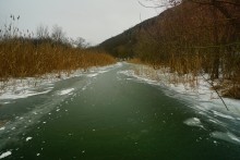 Лёд на реке Кундрючьей под скалами у хутора Дубового