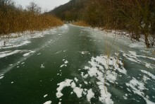 Лёд на реке Кундрючьей под скалами у хутора Дубового