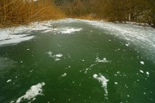 Лёд на реке Кундрючьей под скалами у хутора Дубового