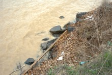 Весёловское водохранилище, борьба воды и суши