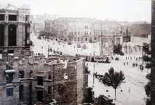 Перекрёсток улицы Энгельса и Буденновского проспекта в 1944 г.