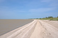 Путешествие по берегу Меотиды от Шабельского, Сазальницкой косы и маяка, через Новомаргаритово к Чумбур косе.